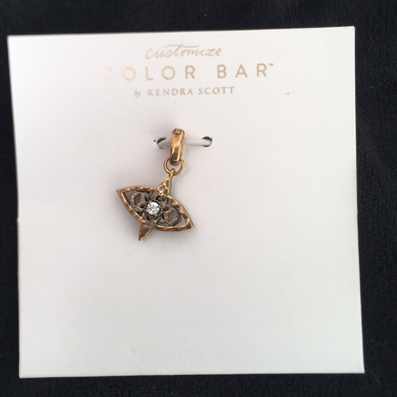 New Kendra Scott Double Link Bracelet with 3 Gold Tone Charm Accessories - Picture 4 of 11